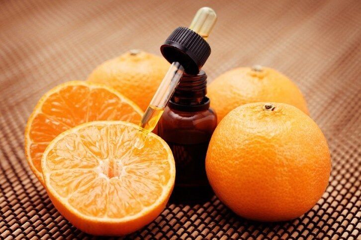 Olejek eteryczny z pomarańczy to świetny tonik do skóry